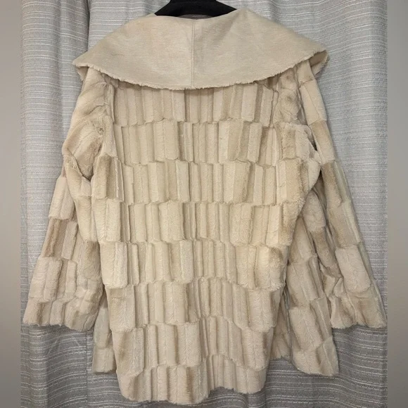 Chi by Falchi Tan Faux Fur Jacket — Size 3X — Gently Worn - Picture 5 of 7